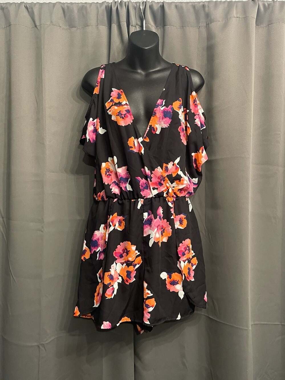 Decree Black Floral Cold Shoulder V-Neck Romper Size L